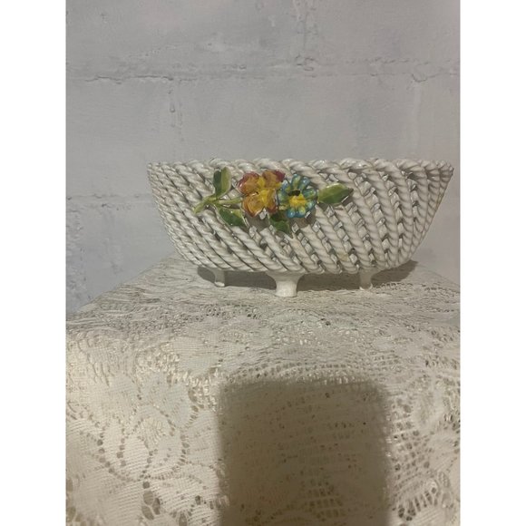 Porcelain woven basket made in Italy with hand painted flowers - Picture 2 of 9
